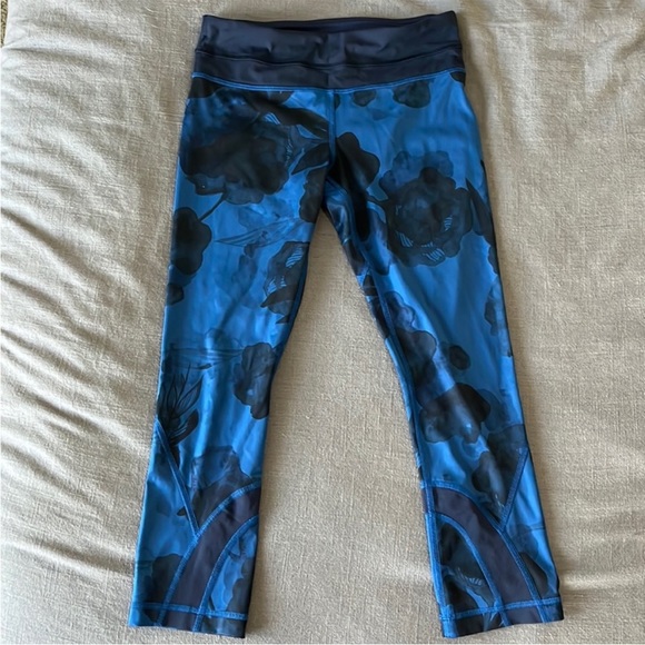 463. Like New (Worn Once) - Lululemon Blue Crop With Flowers (aprox 22” inseam) - Picture 1 of 3